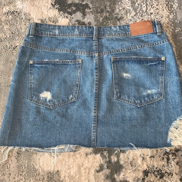 Zara Distressed Denim Skirt - Picture 3 of 3